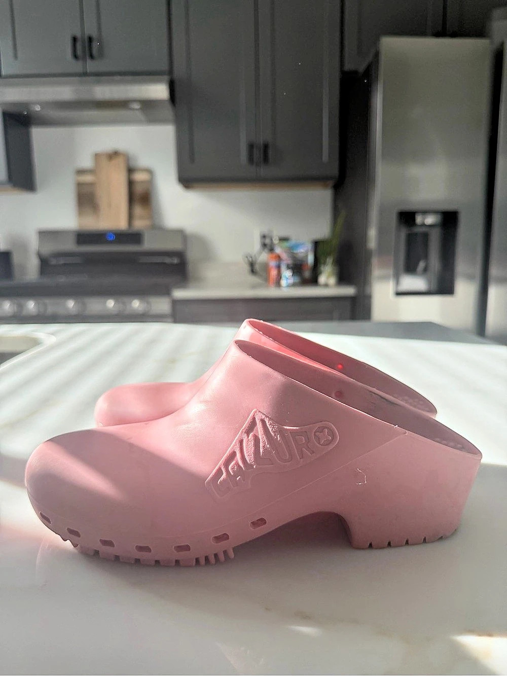 Calzuro Bubblegum Pink Clogs - Like New